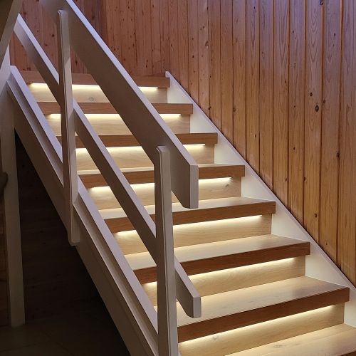 Treppen LED COB Streifen-Set 11W pro Stufe - 24V DC, IP20, Bis zu 16 Stufen, mit Sensor