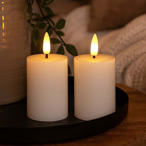 LED Blockkerzen, 2 Stück, Flammeneffekt, weiß - 7,5 cm hoch, Ø5 cm, mit Fernbedienung, echtes Wachs