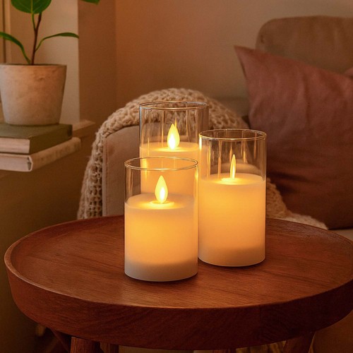 LED Stumpenkerzen Set im Glas Ø7,5cm, 3 Stk., bewegliche Flamme - Inkl. Fernbedienung und Timer, 10/12,5/15cm hoch, Echtwachs