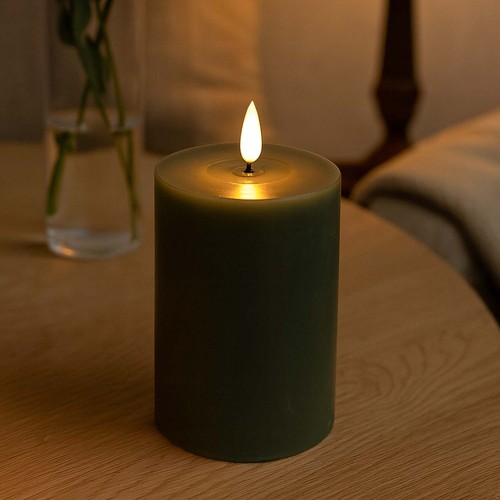 LED-Kerze 10cm, Schmelz-Optik, Flammeneffekt - Ø7,5cm, grün