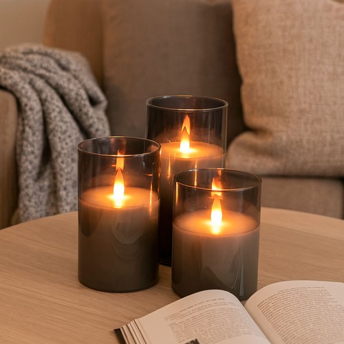 LED Stumpenkerzen Set in Rauchglas Ø7,5cm, 3 Stk., Flammen-Effekt - Inkl. Fernbedienung und Timer, 10/12,5/15cm hoch, Echtwachs