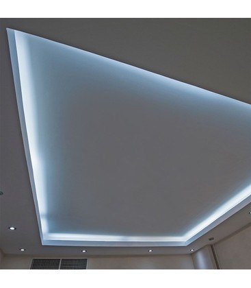 Anwendungsbeispiel eines installierten LED-Streifens zur Veranschaulichung der Lichtverteilung.