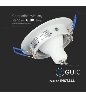 Installation eines mattweißen Downlight-Sets in einer Deckenkonstruktion.